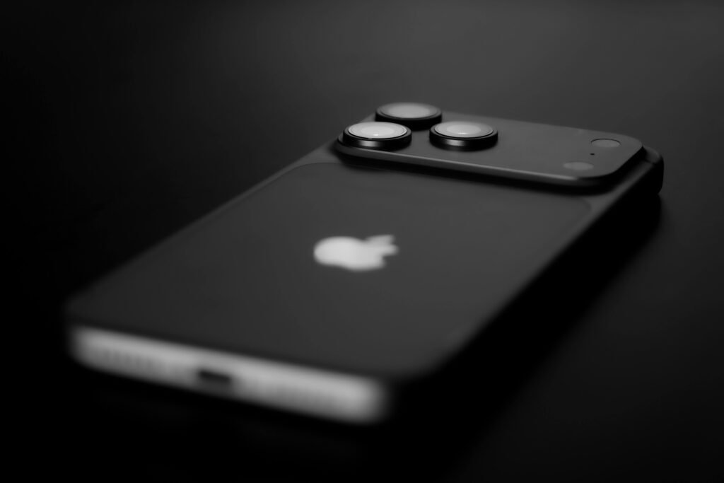 صدمة في تصميم iPhone 18.. آبل تودع 'الجزيرة التفاعلية' وتكشف عن ميزات خيالية!